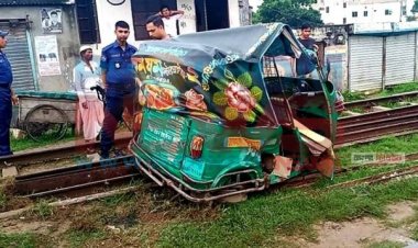  অটোরিকশায় চার্জ দিতে গিয়ে প্রাণ গেলো দুই যুবকের