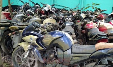 চাটখিল থানায় নষ্ট হচ্ছে লাখ লাখ টাকার জব্দকৃত গাড়ি