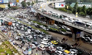 তীব্র যানজটে নাকাল নগরবাসী