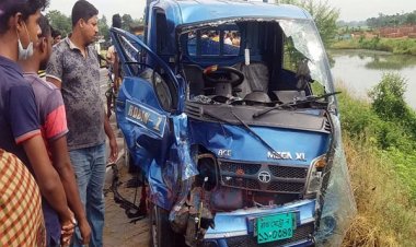 নওগাঁয় পিকআপ-মোটরসাইকেল মুখোমুখি সংঘর্ষে নিহত ২