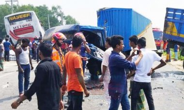 টাঙ্গাইলে ট্রাক-কাভার্ডভ্যান মুখোমুখি সংঘর্ষে  নিহত ৩