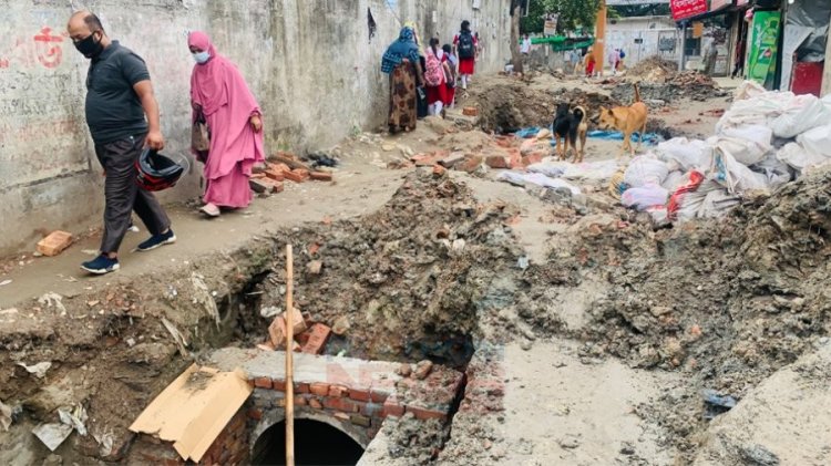 লাখো মানুষকে দুর্ভোগে ফেলে রাজধানীতে চলছে ‘ খোঁড়াখুঁড়ি’