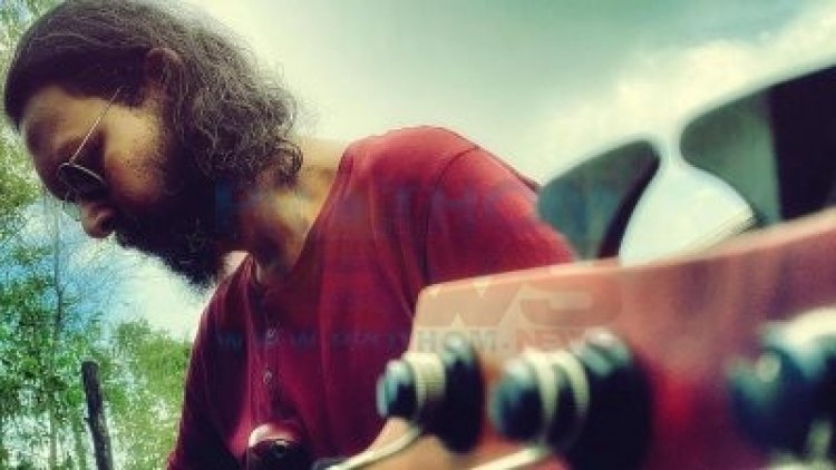 অসুস্থ শরীরেই গানের টানে ঢাকা থেকে বান্দরবান