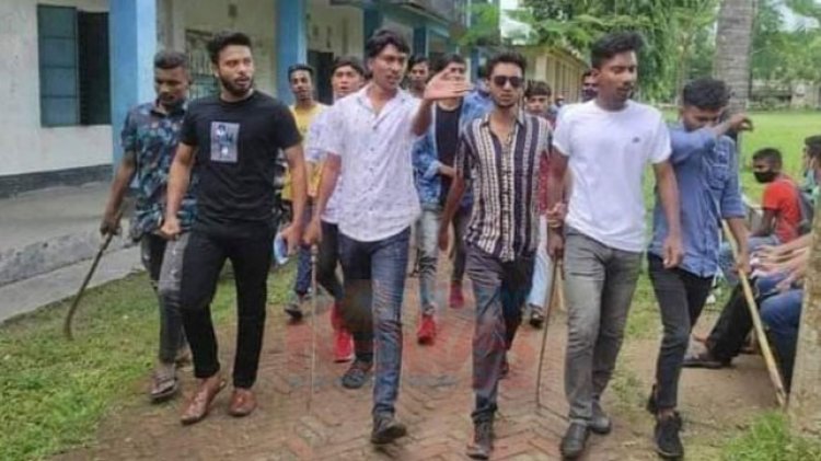 শ্রীপুরে মুক্তিযোদ্ধা রহমত আলী কলেজে অস্ত্রের মহড়া