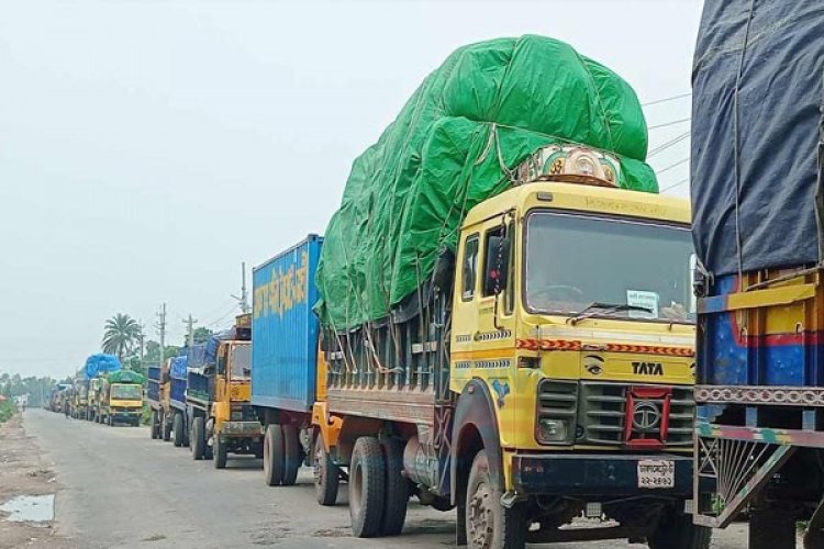 ১৫ দফা দাবিতে সারাদেশে ৩ দিন বন্ধ থাকবে ট্রাক ও কাভার্ডভ্যান চলাচল