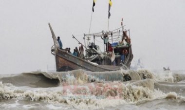 বঙ্গোপসাগরে ১০ ট্রলার ডুবি, ২৫ জেলে নিখোঁজ