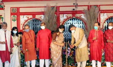 মহালয়ায় ঢাকেশ্বরী মন্দিরে ভারতীয় হাইকমিশনার, জানালেন শুভেচ্ছা