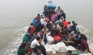 সেন্টমার্টিনে আটকা পর্যটকরা ঝুঁকি নিয়েই ফিরছেন