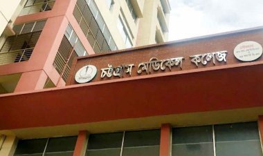 ছাত্রলীগের দুই গ্রুপের সংঘর্ষের ঘটনায় চট্টগ্রাম মেডিকেল কলেজ অনির্দিষ্টকালের জন্য বন্ধ ঘোষণা