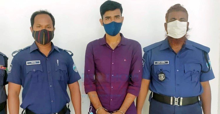 সাবেক প্রেমিকার আপত্তিকর ছবি প্রকাশ, যুবক গ্রেফতার
