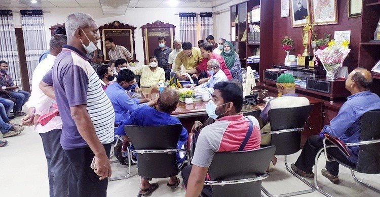  রংপুর সিটি মেয়রের কক্ষে অনুষ্ঠান চলাকালে ‌‌‌‌‌‌‘গুলি’