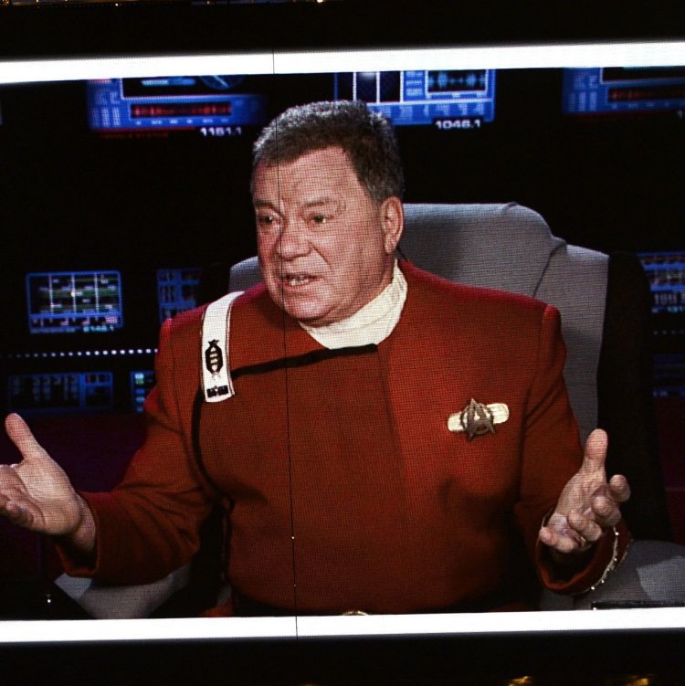 নভোচারী ভূমিকায় অভিনয় করা সেই উইলিয়াম সত্যিই যাচ্ছেন মহাশূন্যে