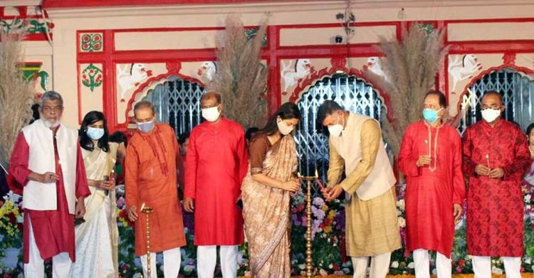 মহালয়ায় ঢাকেশ্বরী মন্দিরে ভারতীয় হাইকমিশনার, জানালেন শুভেচ্ছা