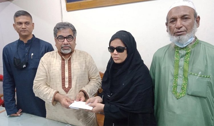 হামলায় অন্ধ মেরী বেগমকে সহায়তা করল বিএনপি