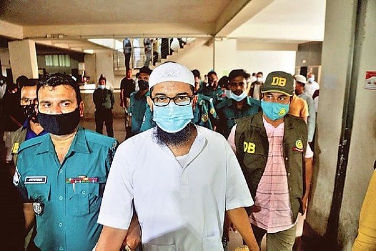 বিশ্ববিদ্যালয়ছাত্র জাবেদ ইকবালের ২৩৬ বছরের সাজা