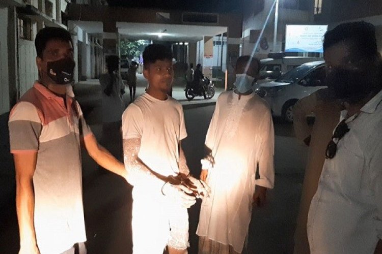 মাদারীপুরে যৌতুক না দেয়ায় গৃহবধূর ওপর এসিড নিক্ষেপ, স্বামী ও শ্বশুর আটক