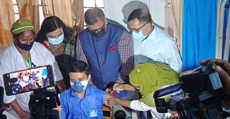 স্কুলশিক্ষার্থীদের পরীক্ষামূলক করোনার টিকা দেওয়া শুরু