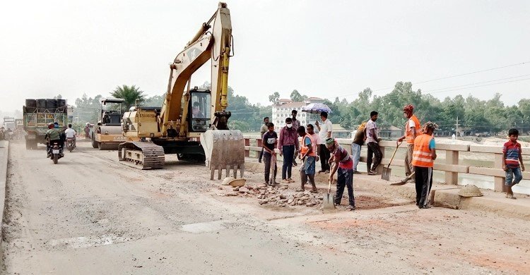 সিরাজগঞ্জে মহাসড়কে ৪০ কিলোমিটার যানজট