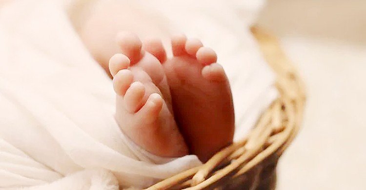 মেয়ে হওয়ায় নবজাতককে বালিশচাপা দিয়ে হত্যা ভারতে