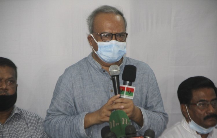 খালেদা জিয়াকে বিদেশে চিকিৎসার পাঠানোর বিষয়ে আইনের বিকৃত ব্যাখ্যা দিচ্ছেন আইনমন্ত্রী : রিজভী