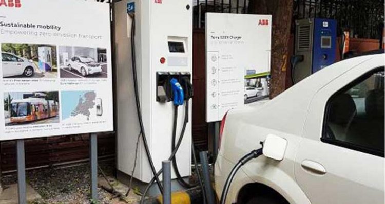 জাতীয় সড়কে প্রতি ৪০-৫০ কিমি অন্তর বৈদ্যুতিক চার্জিং স্টেশন তৈরি করতে চলেছে NHAI