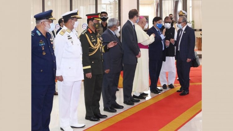 চিকিৎসা গ্রহণ শেষে দেশে ফিরলেন রাষ্ট্রপতি