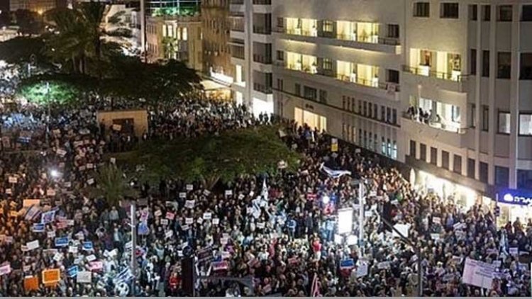  বিক্ষোভে উত্তপ্ত পাকিস্তান, রেঞ্জার্স নামাচ্ছে ইমরান সরকার