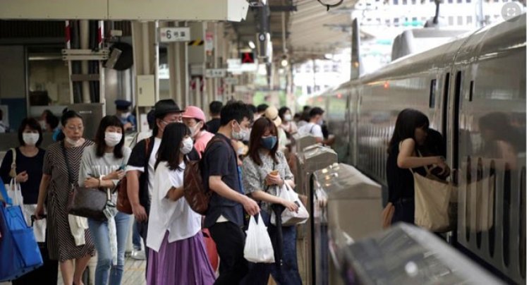টোকিওতে ট্রেনে আগুন , আহত ১৫, ছুরিসহ গ্রেপ্তার