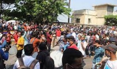 মান্নাতে আরিয়ানের ভক্তদের প্রচণ্ড ভিড়ে বহু মোবাইল চুরি