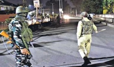 কাশ্মীরে বাড়ির সামনেই পুলিশ সদস্যকে গুলি করে হত্যা