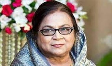 কম দামের এক মুঠো চালের জন্য মানুষ দিশেহারা হয়ে দৌড়াচ্ছে ট্রাকের পিছনে : সেলিমা রহমান