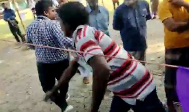 প্রকাশ্যে নৌকায় সিলে বাধা, সাংবাদিককে মারধরের অভিযোগ