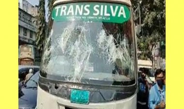 ‘হাফ ভাড়া’ দাবিতে সায়েন্সল্যাবে বাস ভাঙচুর"