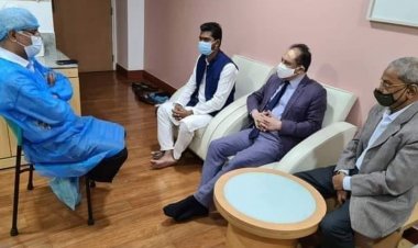 খালেদা জিয়াকে দেখতে হাসপাতালে রেজা-নুর