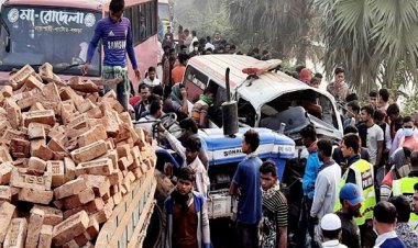 নাটোরে লাশ নিয়ে ফেরার পথে ত্রিমুখী সংঘর্ষে নিহত ১