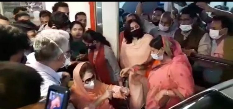 খালেদা জিয়াকে বিদেশে চিকিৎসার জন্য অনুমতি চেয়ে হাইকোর্টে রিট