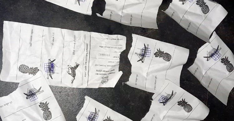 ভোট শুরুর আগেই মিললো নৌকায় সিল মারা ব্যালট