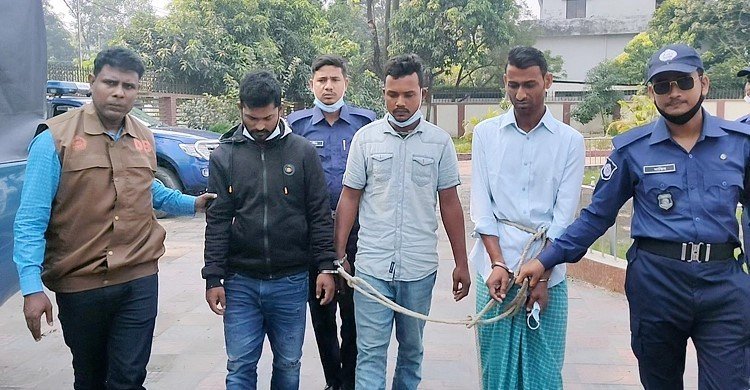 মুন্সিগঞ্জে প্রকাশ্যে কুপিয়ে হত্যার ঘটনায় গ্রেফতার ৩