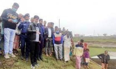 নদীর তীরে মিললো নবজাতকের মরদেহ