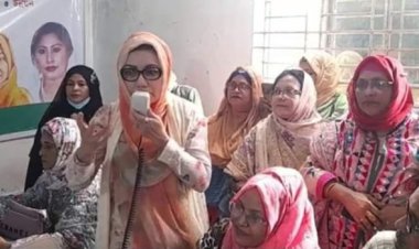 ফেনীতে আফরোজা আব্বাসকে হোটেল থেকে বের করে দিয়েছে পুলিশ