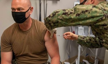 টিকা নিতে অস্বীকার করায় মার্কিন নৌ কমান্ডার বরখাস্ত