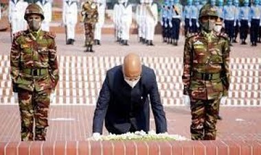 জাতীয় স্মৃতিসৌধে ভারতের রাষ্ট্রপতির শ্রদ্ধা
