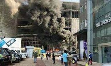 হংকংয়ে ওয়ার্ল্ড ট্রেড সেন্টারে আগুন, আটকা পড়েছে ৩ শতাধিক