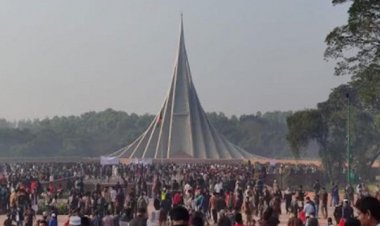 স্মৃতিসৌধে সর্বস্তরের মানুষের শ্রদ্ধা