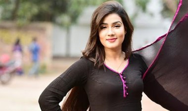 খেলতে পারেন না মাহি, স্বামীর ভিডিও করেই সময় কাটল