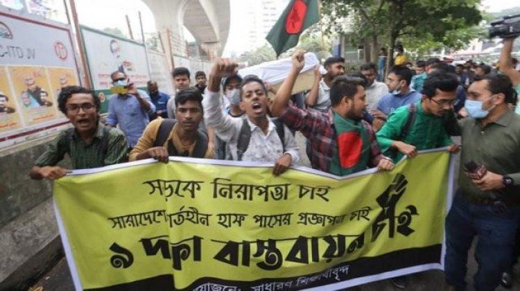 শাহবাগে শিক্ষার্থীদের প্রতীকী লাশের মিছিল: কাল শহীদ মিনারে মোমবাতি প্রজ্জ্বলন