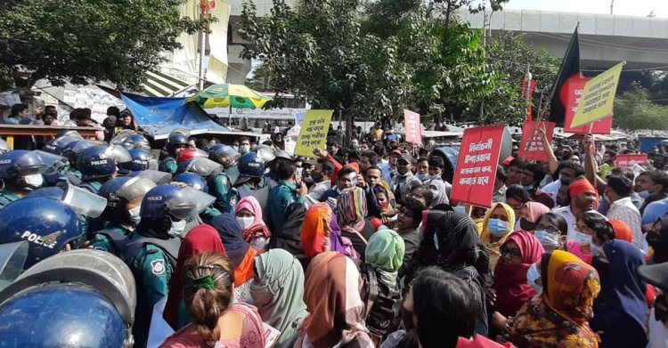 শাহবাগে চাকরিপ্রার্থীদের কর্মসূচিতে পুলিশের বাধা