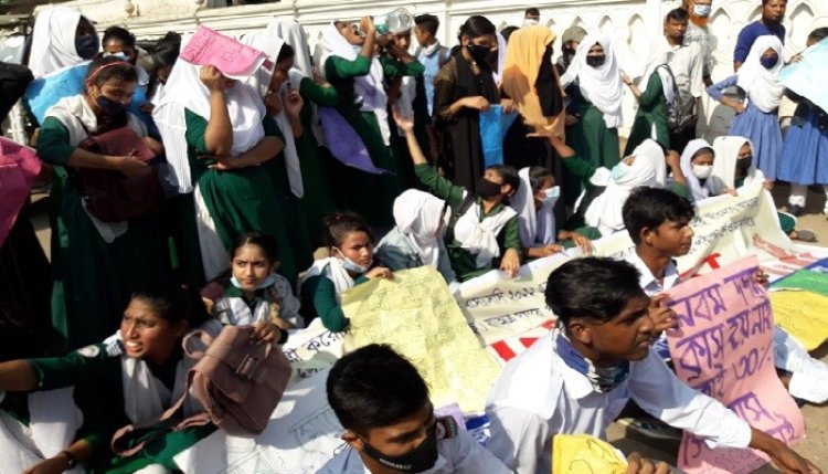 গাজীপুরে সড়ক অবরোধ করে শিক্ষার্থীদের বিক্ষোভ