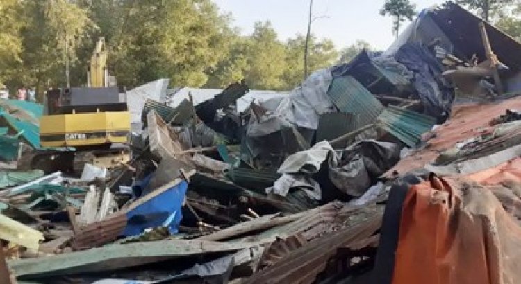 আমার দোকান ভেঙে দিছে, এটাই আমার অবলম্বন ছিল