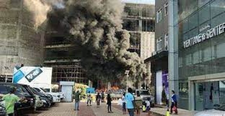 হংকংয়ে ওয়ার্ল্ড ট্রেড সেন্টারে আগুন, আটকা পড়েছে ৩ শতাধিক